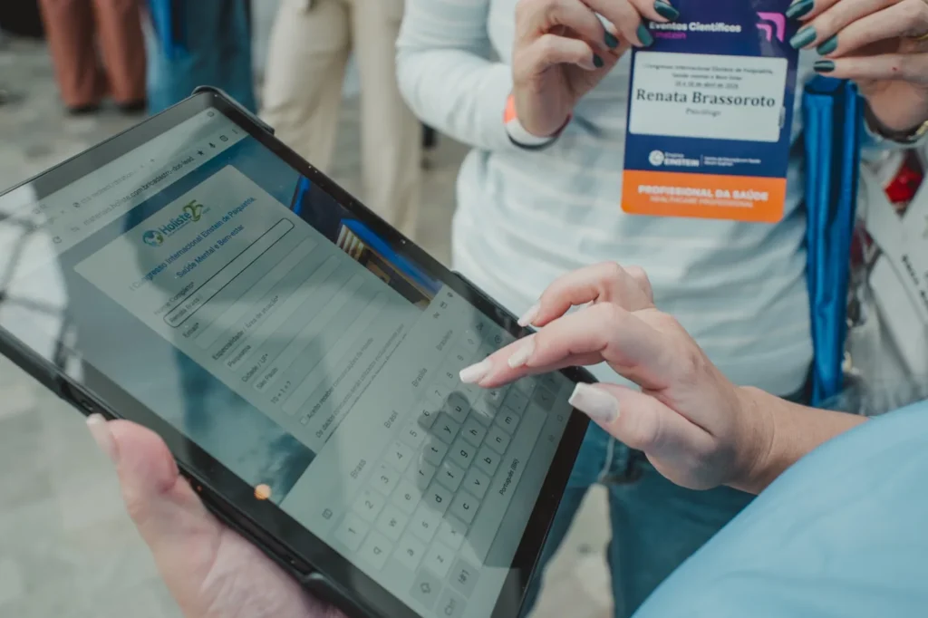 Interação com ação digital da Holiste durante congresso de psiquiatria