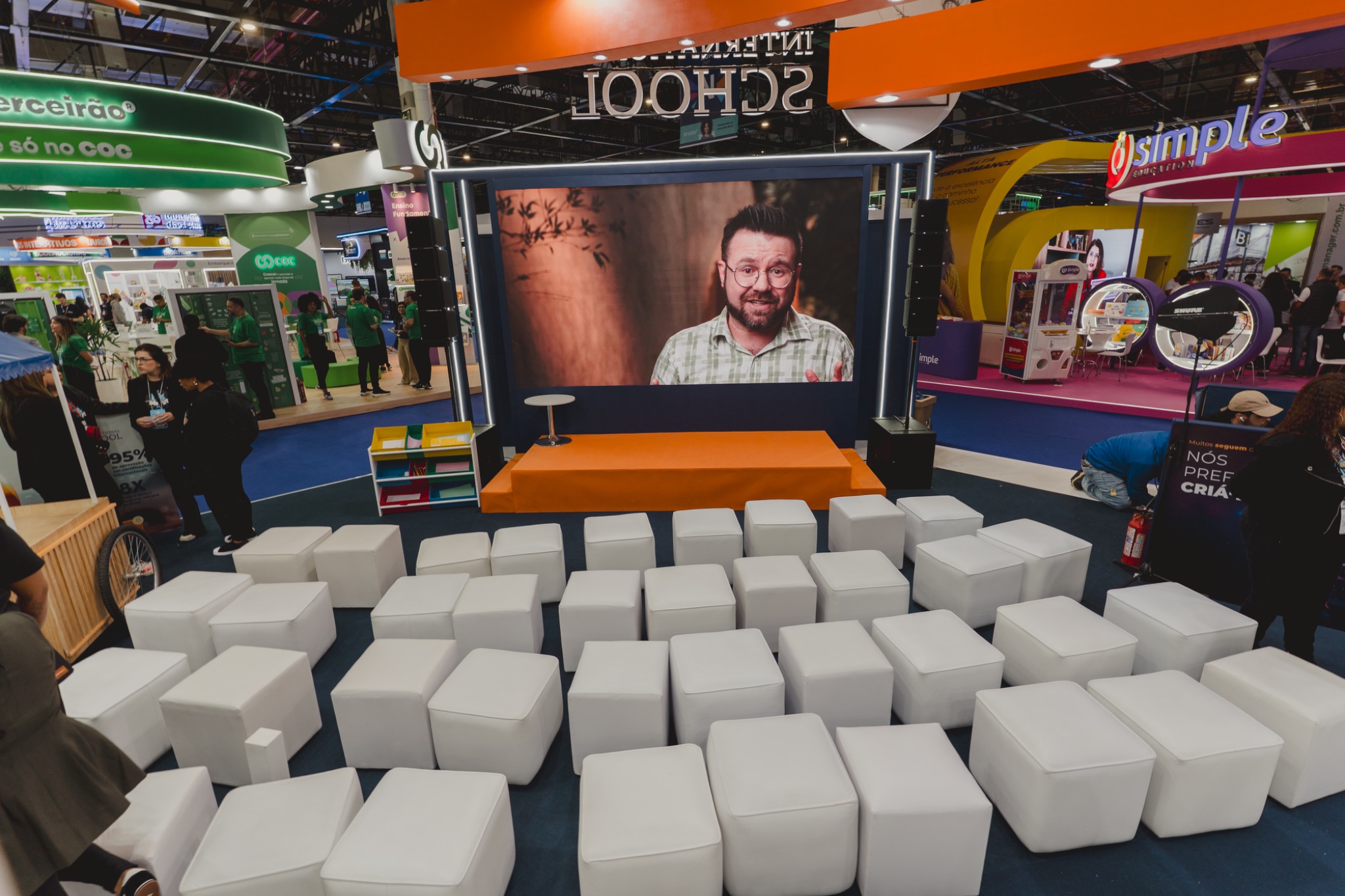 Estande da International School na Bett