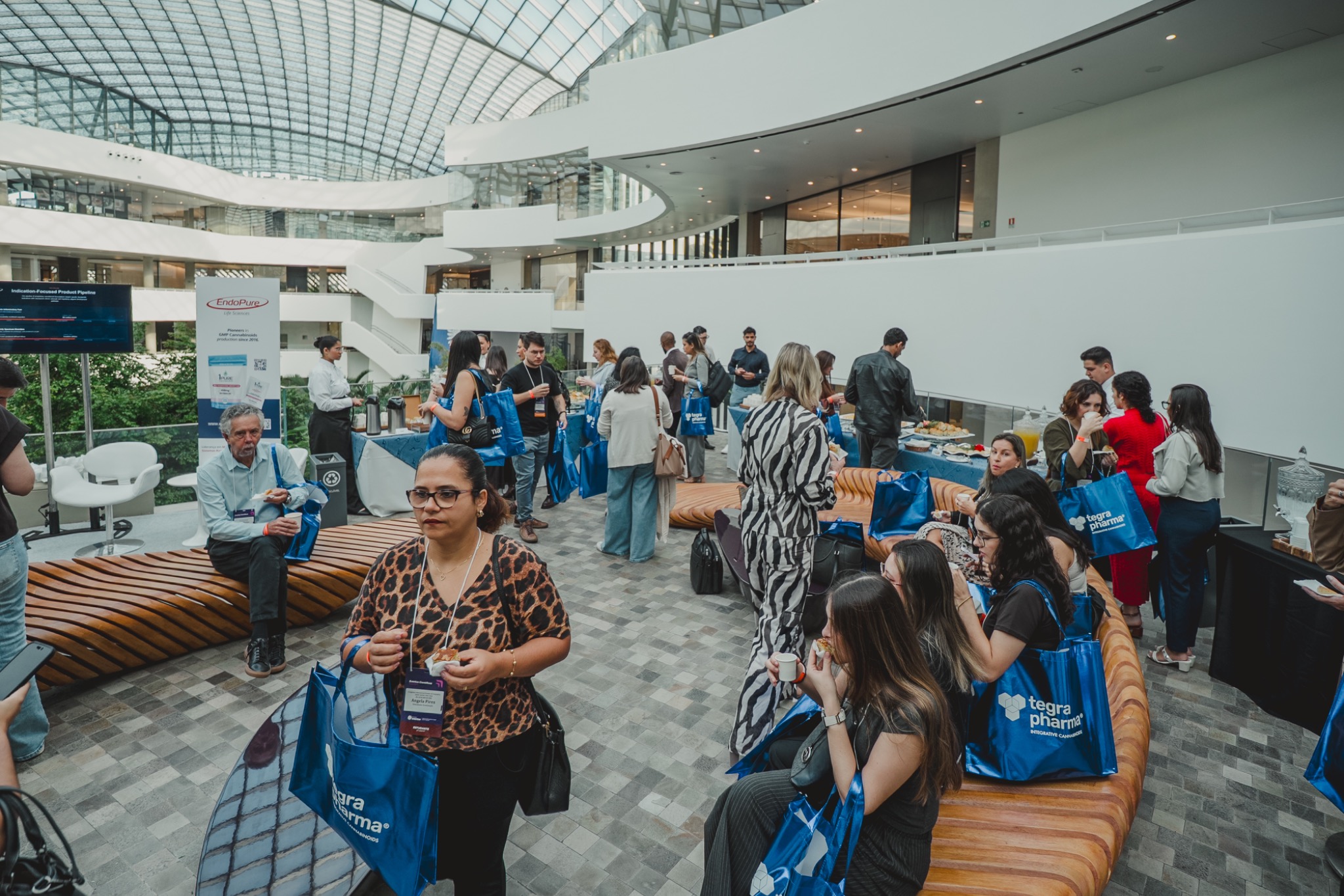 Participantes em momento de networking no congresso