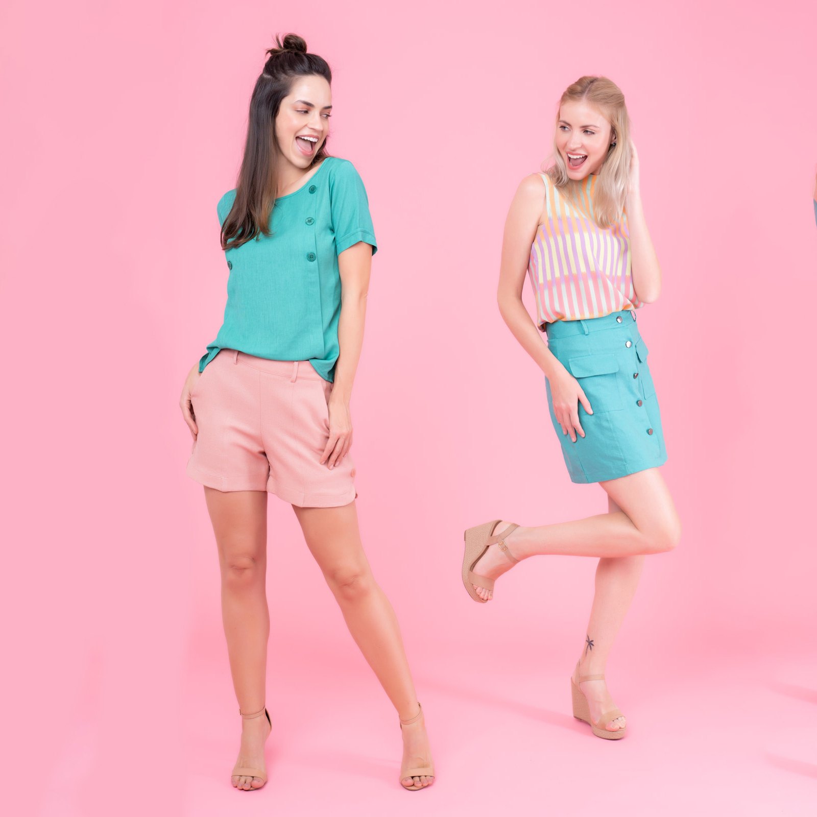 Campanha de moda em fundo rosa